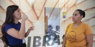 Curso gratuito capacita intérpretes de Libras para atuação no cenário cultural