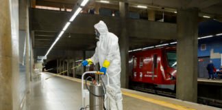 Estações de metrô têm ação de borrifação de inseticida contra o mosquito transmissor da dengue