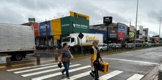 Ação educativa em Ceilândia orienta a população sobre travessia segura