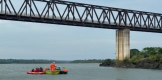 Bombeiros do DF participam de resgate de 14ª vítima do acidente sobre o Rio Tocantins