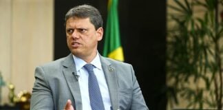 PGR rejeita inclusão de Tarcísio de Freitas em inquérito sobre tentativa de golpe