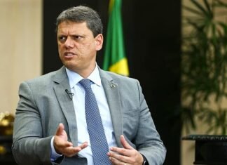 PGR rejeita inclusão de Tarcísio de Freitas em inquérito sobre tentativa de golpe