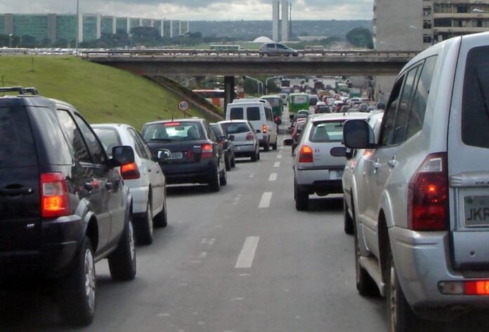 1740692017_transito-proximo-a-rodoviaria-e1739535320176.jpg
