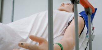 Curso capacita profissionais para o cuidado com feridas tumorais