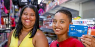 Cartão Material Escolar garante acesso de mais de 200 mil estudantes a itens de qualidade e aquece economia local