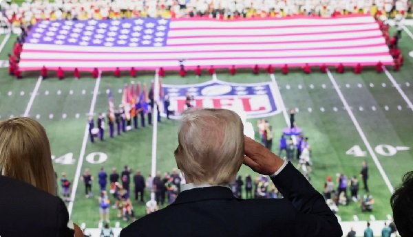 Donald Trump é o 1º presidente dos EUA a ir a Super Bowl durante mandato