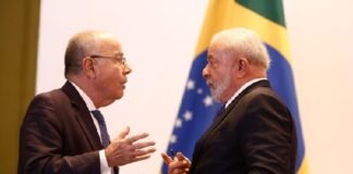 Governo Lula adota cautela enquanto tenta negociar tarifas com Trump