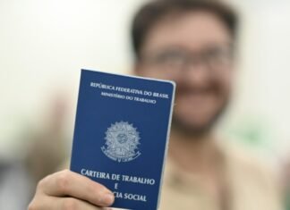 Agências do trabalhador têm mais de mil vagas disponíveis nesta terça-feira (15)