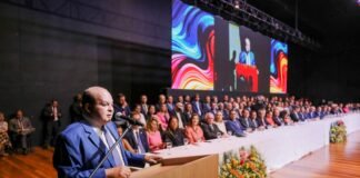 Governador enaltece presença feminina no meio jurídico e anuncia ampliação da advocacia dativa durante posse da gestão da OAB/DF