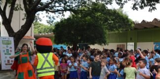 Estudantes da rede pública participam de ações de educação ambiental sobre resíduos