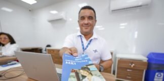 Unidade móvel do Sebrae-DF auxilia comerciantes da Rodoviária do Plano Piloto a se formalizarem
