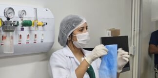 Colaboradores do HRSM fazem treinamento sobre limpeza e desinfecção de superfícies
