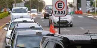 Mais de 800 taxistas ainda não fizeram aferição de taxímetro no DF