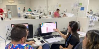 Enfermeiros e técnicos do Hospital Cidade do Sol passam por treinamento sobre uso de curativos