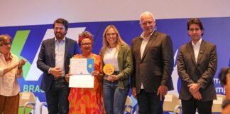 Troféu reconhece importância do trabalho de 462 artesãs e artesãos do DF