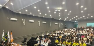 Escs recepciona novos estudantes em aula inaugural
