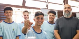 Estudantes do CED 08 do Gama desenvolvem experimento de síntese do etanol