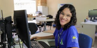 Jovem aprendiz do Cras Paranoá, com deficiência visual, alcança aprovação em primeiro lugar em enfermagem na UnB