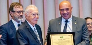 Ex-presidente José Sarney é Cidadão Honorário de Brasília