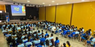 Estudantes do ensino médio de Planaltina participam da estreia do projeto Fala Galera