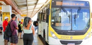 Vai de Graça: passageiros comemoram primeiro domingo de transporte público gratuito após o Carnaval
