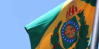 Senado avalia plebiscito sobre retorno da monarquia