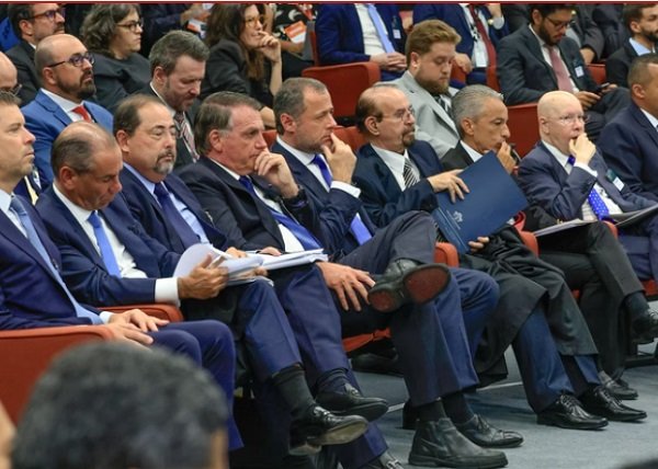 Bolsonaro acusa STF de criar regras contra ele