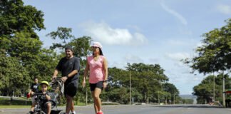 Brasilienses aproveitam o Eixão do Lazer ampliado no feriado de Carnaval