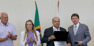 Governador Ibaneis Rocha recebe homenagem do Clube de Engenharia por grandes obras realizadas desde 2019