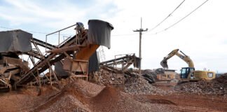 Entulhos reciclados são reaproveitados em obras públicas e conservação de vias não pavimentadas