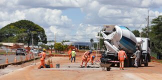Concretagem em pavimento rígido leva mais conforto e segurança para condutores e durabilidade às vias do DF