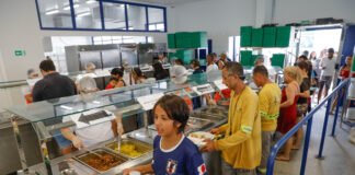 Oferta dos restaurantes comunitários cresce 34% com novas unidades e três refeições