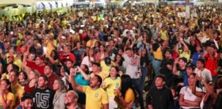 Torcedores vibram com jogo da Seleção no Comemora Brasília Fan Fest, em Ceilândia