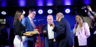 Governador Ibaneis Rocha é agraciado com a Medalha Nacional do Mérito Comercial da Paz Social João Daudt D’Oliveira