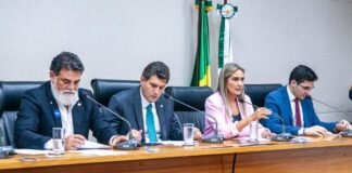 Projeto de lei assegura vaga exclusiva de estacionamento a condutores de pessoas síndrome de Down