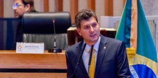 Eduardo Pedrosa discursa em defesa de entregadores por aplicativo
