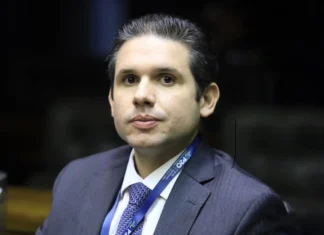 Com Hugo de volta, oposição se mobiliza para pressão por projeto de anistia