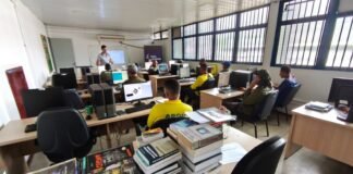 Reeducandos do sistema prisional do DF aprendem informática em projeto