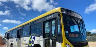 Ônibus do transporte público coletivo do DF são adesivados em homenagem aos 65 anos de Brasília