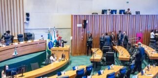 Deputados cobram regulamentação das redes sociais após morte de criança