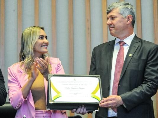 Secretário Valter Casimiro recebe honraria da CLDF com elogios a sua trajetória e compromisso com o DF