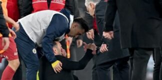 José Mourinho agride técnico do Galatasaray com “beliscão” no nariz
