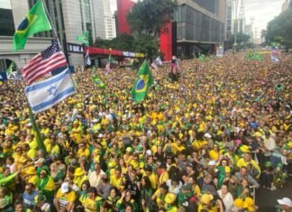 Quem está certo? PM aponta até 320 mil; USP indica 44 mil pessoas, no ato pela aistia na Paulista
