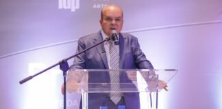 Ibaneis Rocha destaca a importância da democracia durante lançamento de livro em homenagem a Brasília