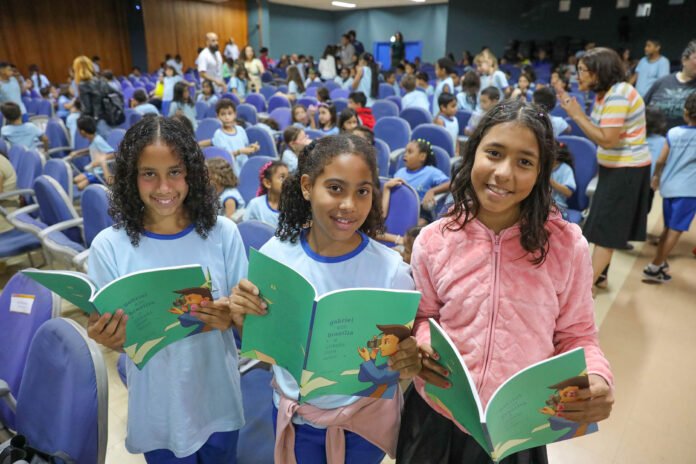 capa-Lais-Bianca-Ana-Beatriz-e-Luiza-Alves.jpg