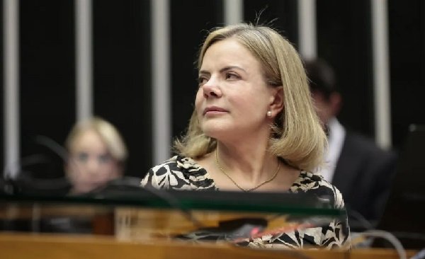 Gleisi apresenta queixa-crime contra deputado do PL por injúria e difamação