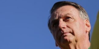 Bolsonaro grava com casal de aposentados vítima de fraude no INSS