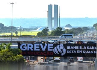 Justiça do DF multa Sinpro em R$ 1 milhão por dia e determina corte de ponto de grevistas