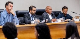 Comissão aprova criação do Dia em Homenagem aos Parlamentares Constituintes do DF