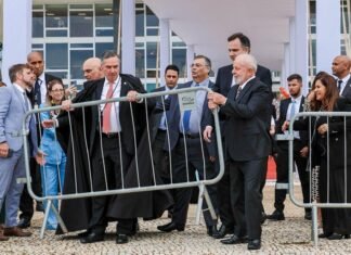 Lula pronto para puxar o gatilho do fim do mundo